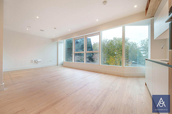 2 Bedroom Flat To Rent In Virginia House, Walton Street, HP21