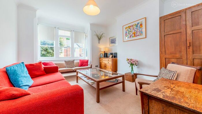 3 Bedroom Flat To Rent In Glasslyn Road, Crouch End, London, N8
