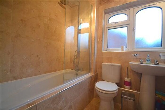 2 Bedroom Flat To Rent In Shelley Way, Wimbledon, SW19