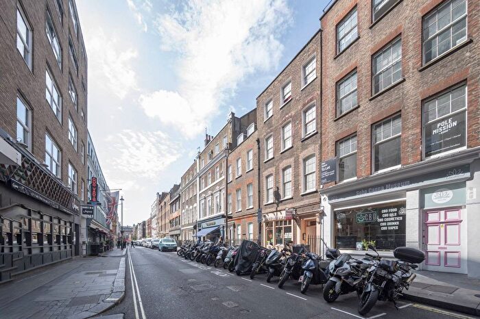 3 Bedroom Flat To Rent In Dean Street, Soho, London, W1D