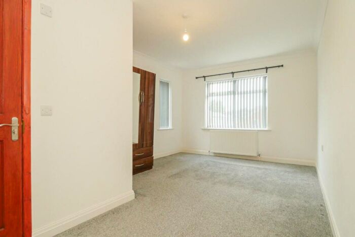 3 Bedroom Semi-Detached House For Sale In Westover Avenue, Leeds, LS13