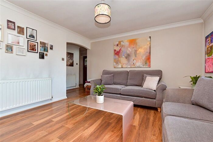 2 Bedroom Flat For Sale In Long Walk, Epsom, Surrey, KT18