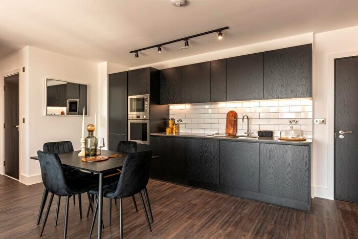 3 Bedroom Flat To Rent In Flat, Mitre Yard, Waterway House, Scrubs Lane, London, NW10