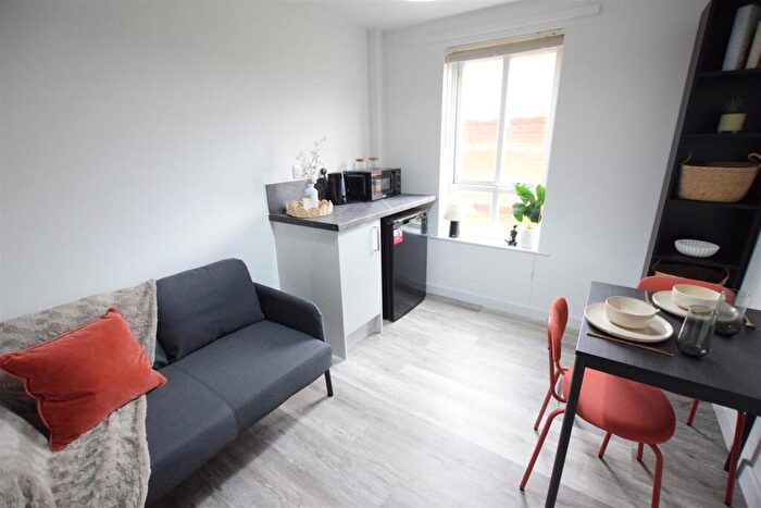Studio To Rent In Brayford Court - Studio Room - /, LN1