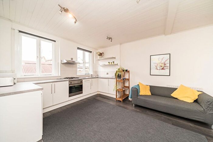 2 Bedroom Flat To Rent In Clapham Manor Street, Clapham, SW4