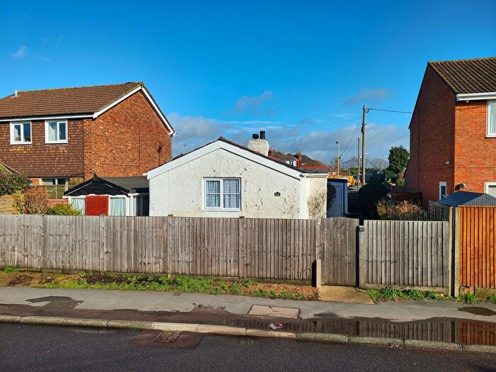 2 Bedroom Detached Bungalow For Sale In Water Lane, Totton, SO40