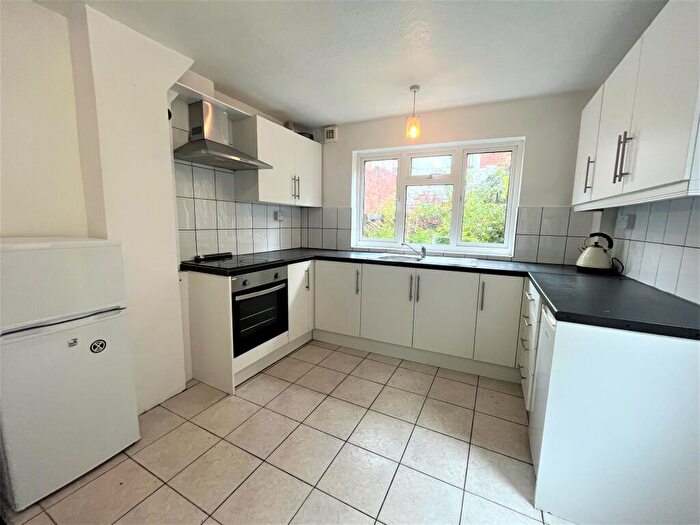 6 Bedroom House To Rent In Priory Road, Exeter, EX4