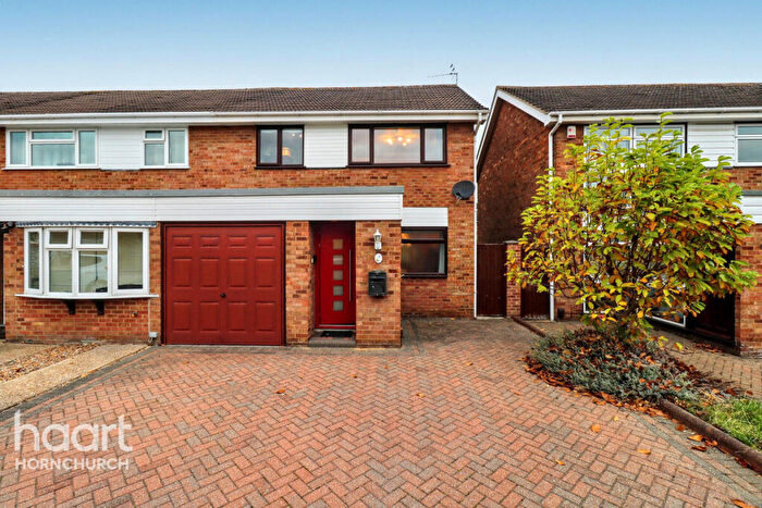 3 Bedroom End Of Terrace House For Sale In Veny Crescent, Hornchurch, RM12