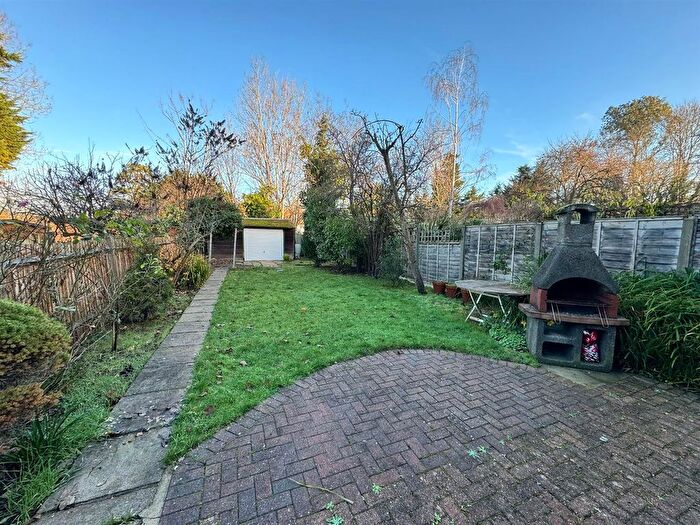 4 Bedroom Semi Detached House To Rent In Windsor Road, London, N3