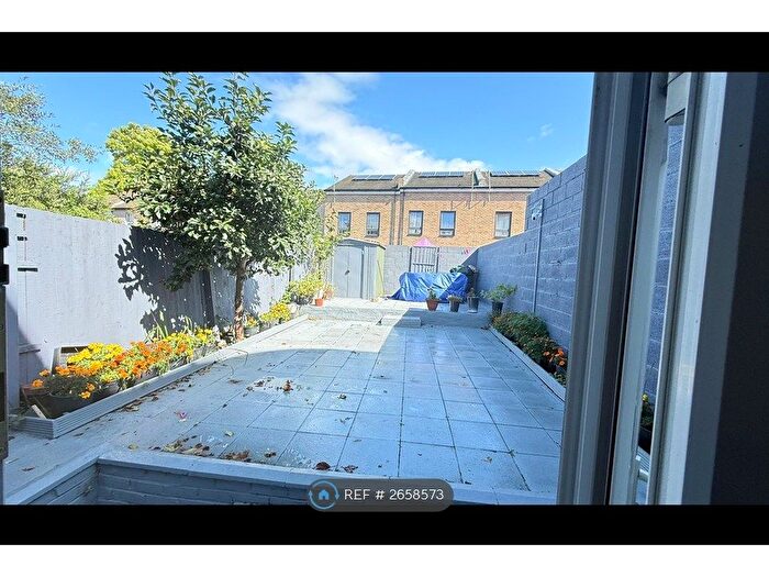 4 Bedroom End Terrace House To Rent In Mitcham Road, Croydon, CR0