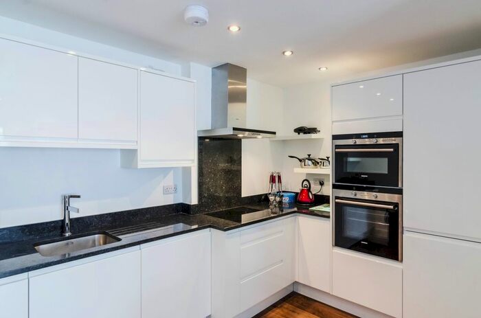 2 Bedroom Flat To Rent In Providence Place, London, N1
