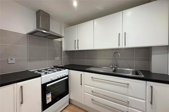 3 Bedroom Flat To Rent In Upper Union Terrace, Aldershot, Hampshire, GU11