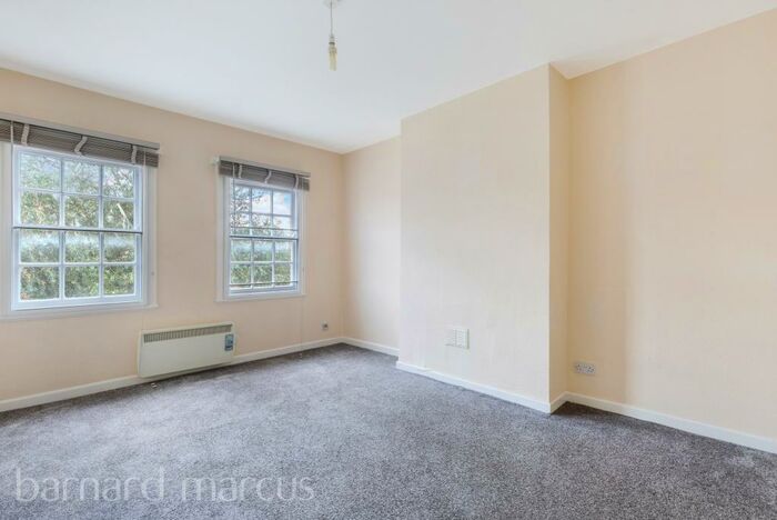 2 Bedroom Flat To Rent In Hampton Court Parade, East Molesey, KT8