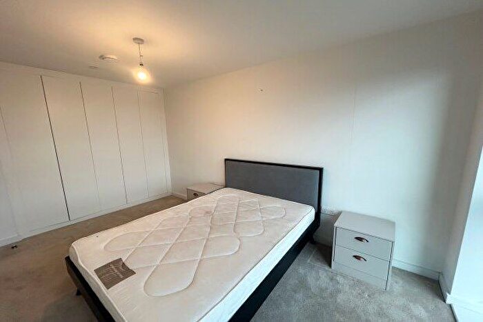 2 Bedroom Flat To Rent In Holdenhurst Road, Bournemouth, BH8