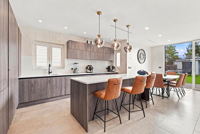 4 Bedroom Bungalow For Sale In Barton Road, Hornchurch, RM12