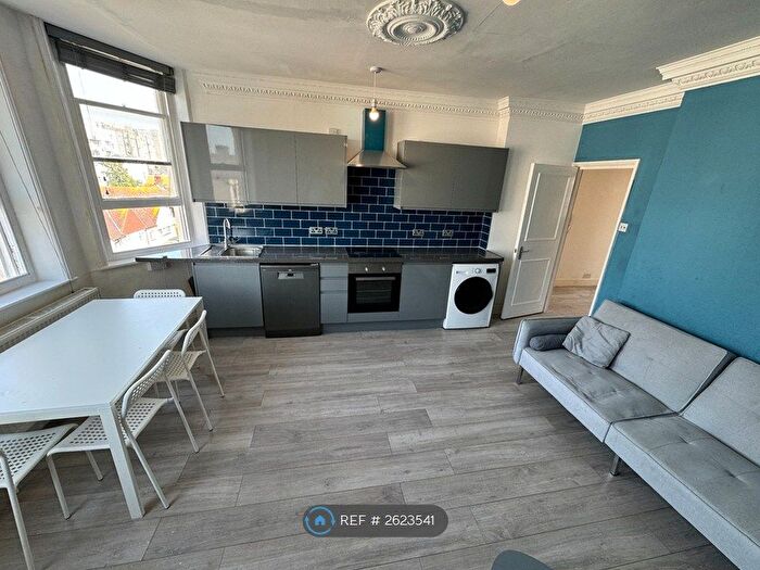 3 Bedroom Flat To Rent In Holland Road, Hove, BN3