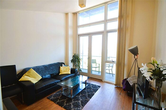 2 Bedroom Flat To Rent In Bath Row, Birmingham, West Midlands, B15