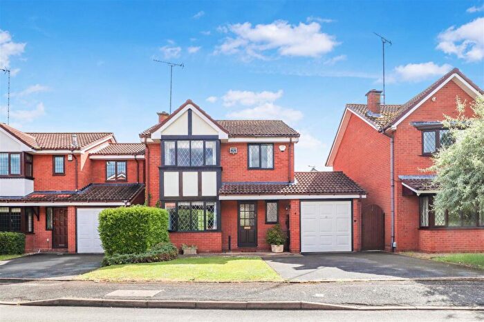 4 Bedroom Detached House For Sale In Whitehead Drive, Kenilworth, CV8
