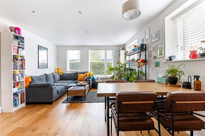 2 Bedroom Apartment For Sale In Sydenham Road, Guildford, Surrey, GU1