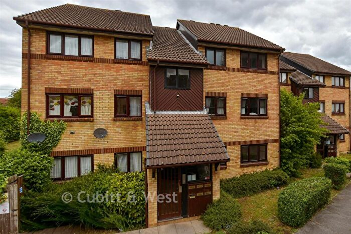 2 Bedroom Flat For Sale In Adams Way, Croydon, Surrey, CR0