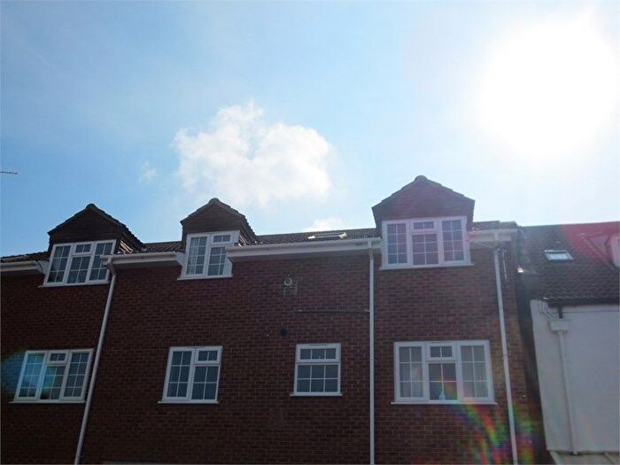 2 Bedroom Flat To Rent In Bow Street, Langport, TA10