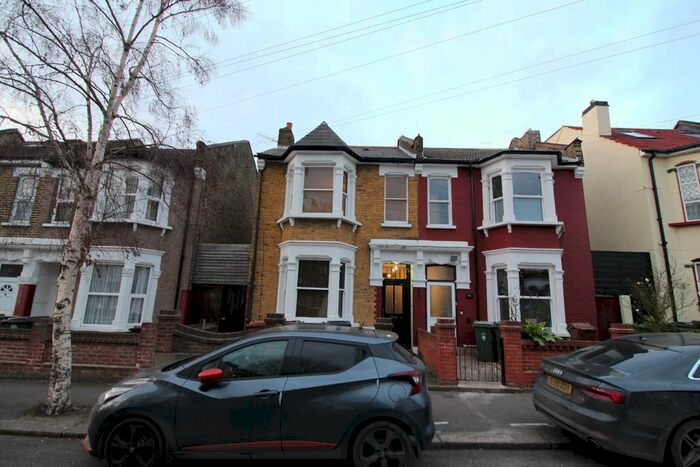 3 Bedroom Semi-Detached House To Rent In Hatherley Road, Walthamstow, London E17
