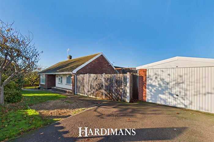 3 Bedroom Detached Bungalow For Sale In Hollingsworth Road, Lowestoft, NR32