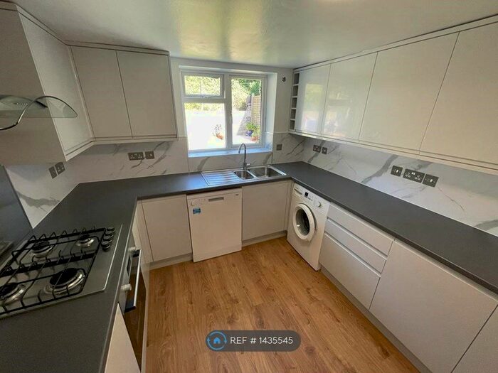 2 Bedroom Flat To Rent In Aldeburgh Street, London, SE10