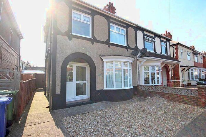 3 Bedroom Semi-Detached House To Rent In Colin Avenue, Grimsby, DN32