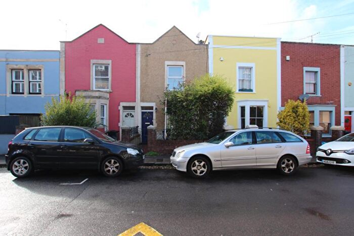 2 Bedroom Terraced House To Rent In Arnos Street - Totterdown, BS4