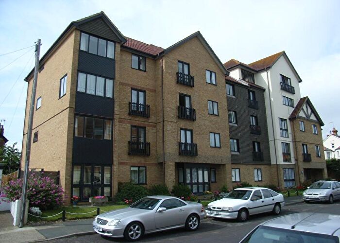 1 Bedroom Flat For Sale In West Cliff Road, Broadstairs, Kent, CT10