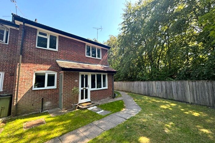 1 Bedroom Terraced House For Sale In Nightingale Close, Farnborough, GU14