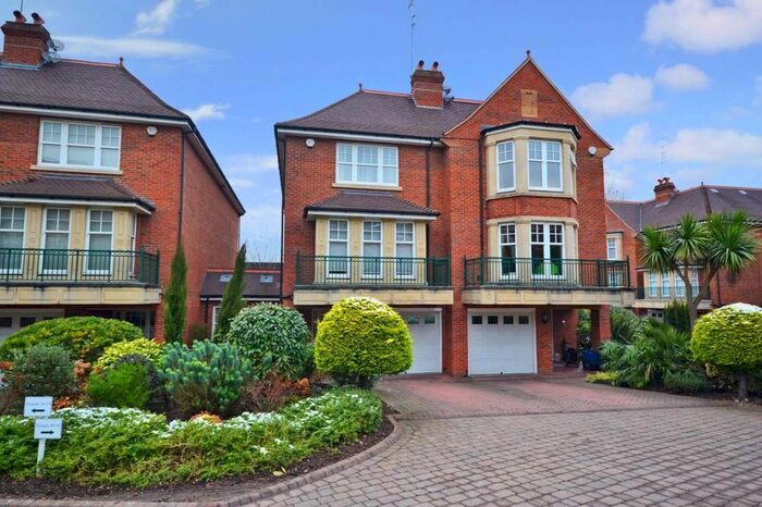 5 Bedroom Property To Rent In Mountview Close, Hampstead Garden Suburb, NW11