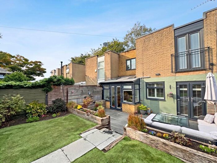3 Bedroom Town House For Sale In The Fold, Royton, OL2