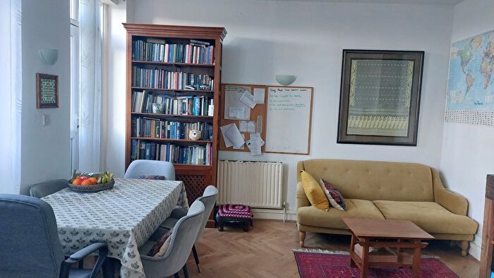 3 Bedroom Flat To Rent In Farthing Fields, London, E1W