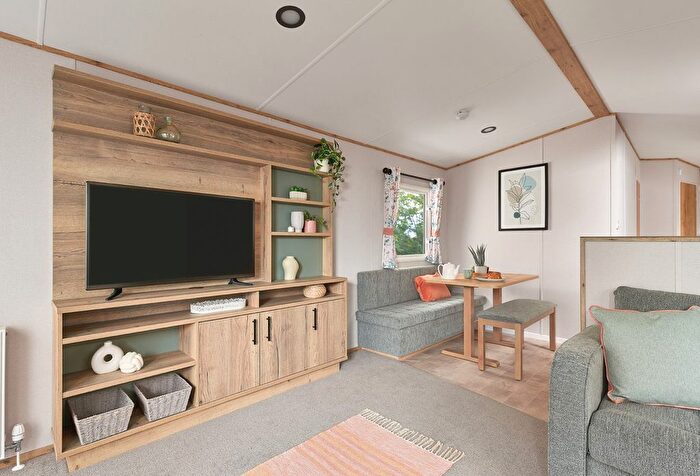 3 Bedroom Mobile/park Home For Sale In Pendine, Carmarthen, SA33