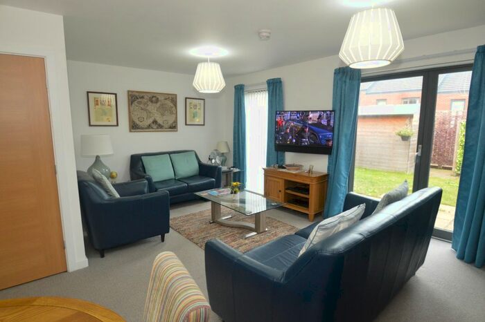 3 Bedroom Semi-Detached House To Rent In Armstrong Street, Gateshead, NE8