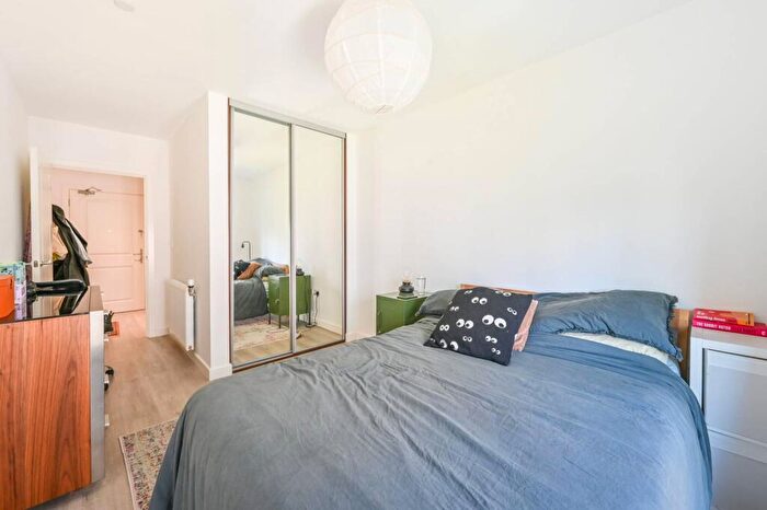 1 Bedroom Flat For Sale In Thomas Road, Limehouse, London, E14