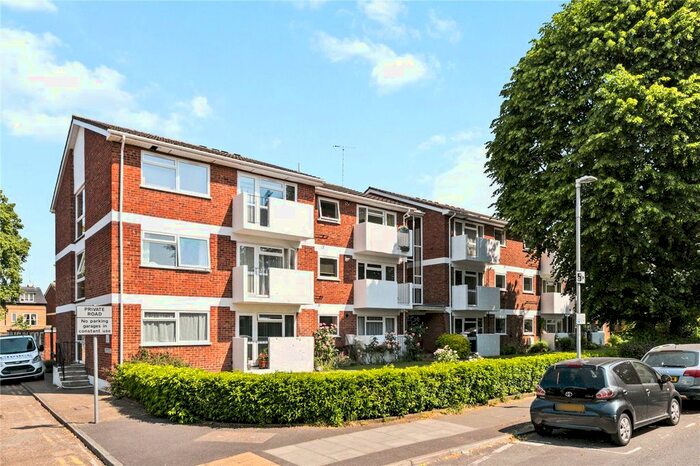 2 Bedroom Flat To Rent In Alexandra Road, Kingston Upon Thames, KT2