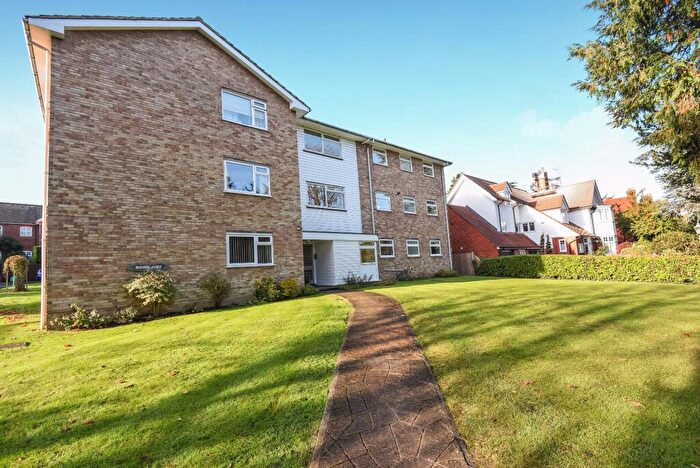 2 Bedroom Flat To Rent In Woodfield Lane, Ashtead, KT21