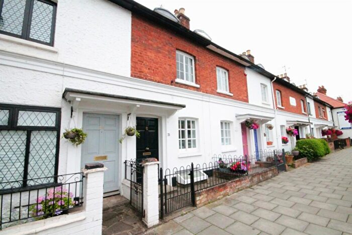 3 Bedroom House For Sale In Gladstone Terrance, Reading Road, RG9