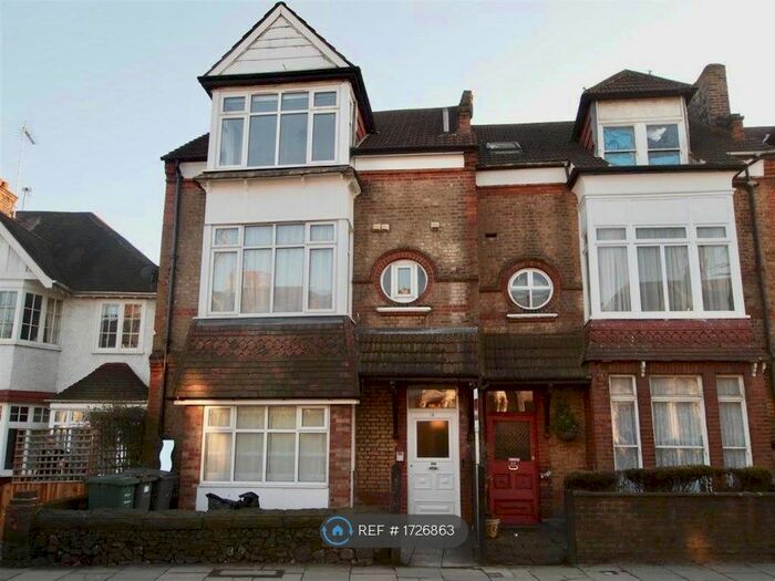 Studio To Rent In Fortis Green, London, N2