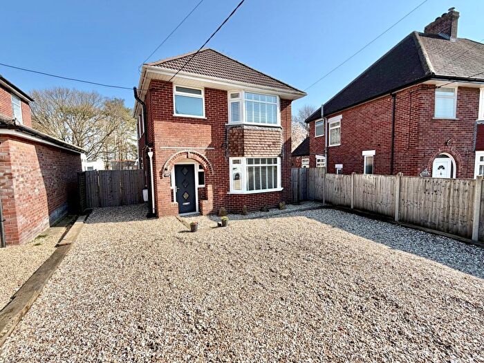 3 Bedroom Detached House For Sale In St Michaels Avenue, Yeovil, Somerset, BA21