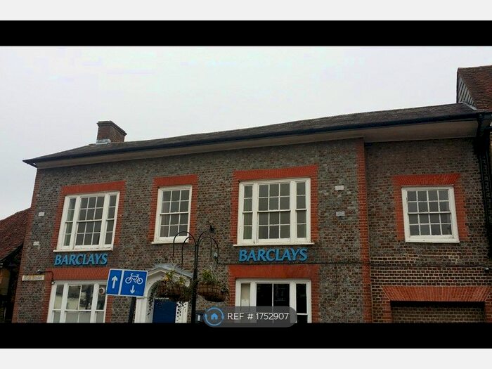 3 Bedroom Flat To Rent In High Street, Princes Risborough, HP27