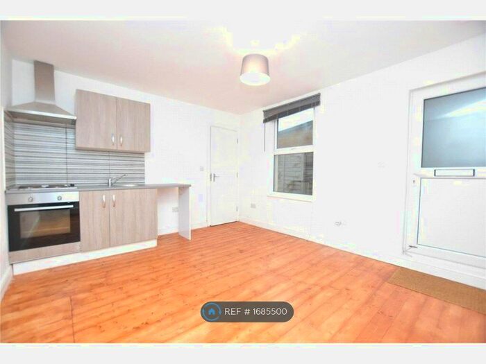 Studio To Rent In High Street, London, SE25