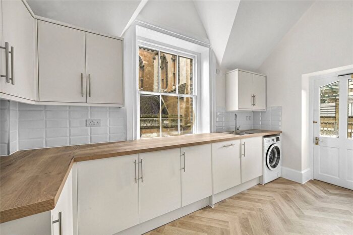 2 Bedroom Flat To Rent In Gordon Square, Bloomsbury, London, WC1H