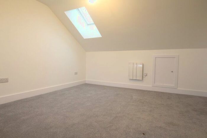 1 Bedroom Flat To Rent In The Drive, Cranbrook, Ilford, IG1