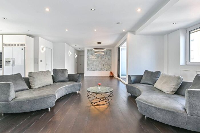 4 Bedroom Flat For Sale In Praed Street, Paddington, London, W2