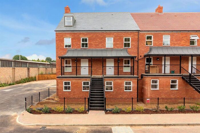 4 Bedroom End Of Terrace House To Rent In Hicks Road, Markyate, St.Albans, AL3