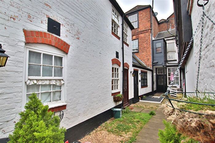 2 Bedroom Cottage For Sale In Post Office Lane, Tewkesbury, GL20
